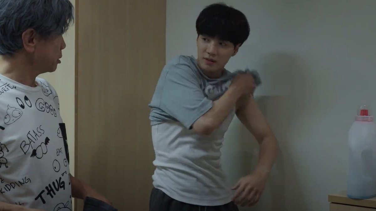 moonglowjh's tweet photo. LOL SAVE HIM. Grandpa is taking all of his clothes to wash them 🤣 Jonghyeon really comes out of his shell in this drama. #김종현 #KimJonghyeon #내친구의졸업식 #김민구 #KimMingu #MyFriendsGraduationCeremony https://t.co/YQOvpj4YQs