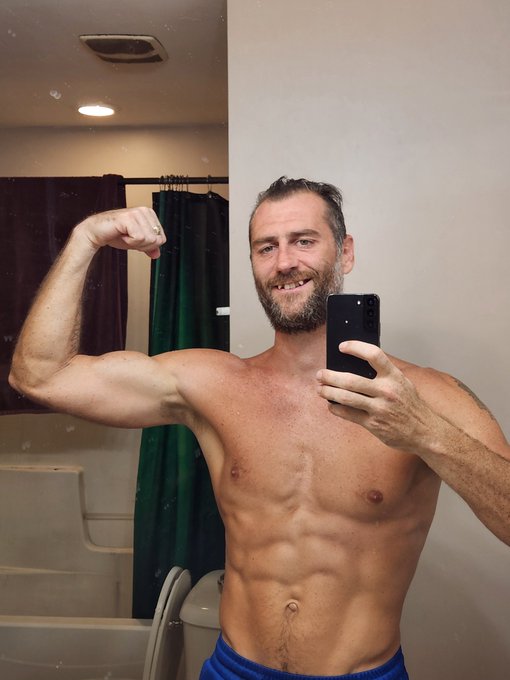 Home from the gym start the week off right with a good workout. Going running after a shake.  #fitness<a href="/tag/gratitude"class="tags"><span>#gratitude</span></a><a href="/tag/muscles"class="tags"><span>#muscles</span></a><a href="/tag/gym"class="tags"><span>#gym</span></a><a href="/tag/motivation"class="tags"><span>#motivation</span></a><a href="/tag/fitness"class="tags"><span>#fitness</span></a>