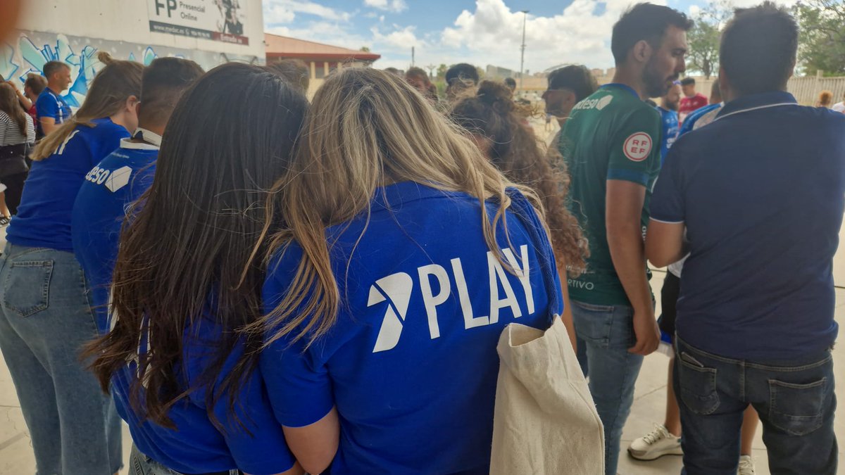 XerezDFC's tweet photo. 💙🔊 Fan Zone Xerez

¡Simplemente GRACIAS por hacerlo posible!

✍️ @nazaretimprenta por la impresión y patrocinio de la lona
🎶 @sonijerez por la instalación y colocación de la megafonía
🍻 @javisede97 por el servicio de restauración
🎙️ A todos los grupos que actuaron
📲 @7PlayOficial por el servicio de pintacaras

Y a todos los xerecistas por vivir una jornada inolvidable
