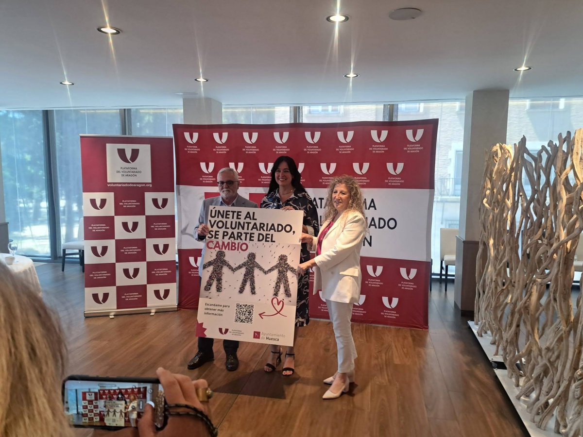 AroHuesca's tweet photo. El pasado miércoles 5 nuestra trabajadora social Deborah Mateo acudió al  el acto institucional de presentación del Convenio de Colaboración entre el Ayuntamiento de Huesca y la Plataforma del Voluntariado de Aragón. https://t.co/SkARxDLOzU