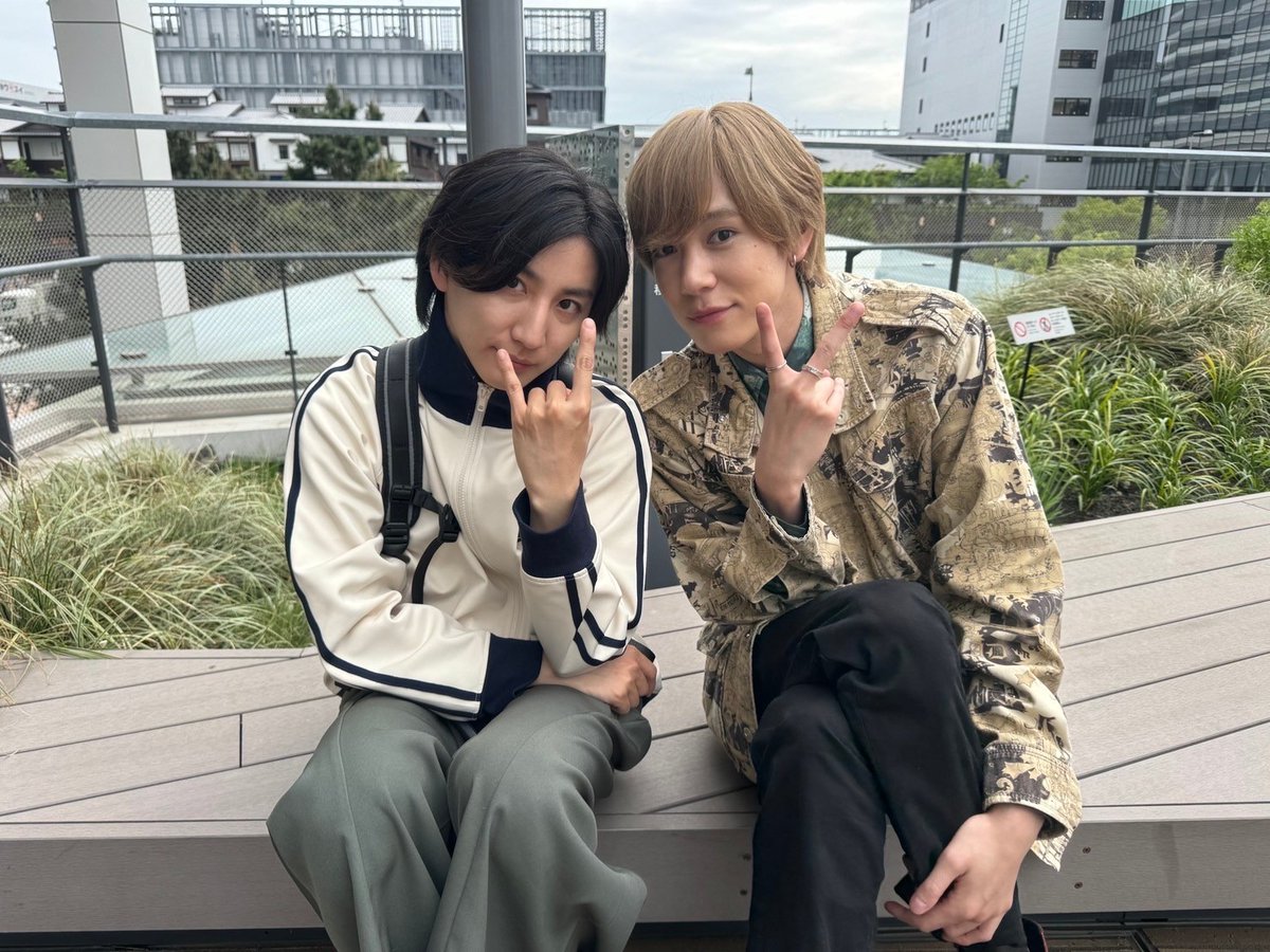 🩴渋谷くんオフショット🌸

第11話まであと2時間ちょっと…📺
オフショットも見て、オイシブもして、
ぜひリアタイに備えてください🫶

オイシブはこちらから👇
tver.jp/episodes/ep9ci…

#お迎え渋谷くん
#京本大我 #内藤秀一郎
第11話はこんや11時15分から🌷