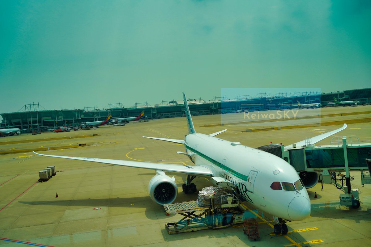 reiwasky's tweet image. 韓国発のZIPAIR✈️
便名：ZG042
機材：B787-8
旅程：ソウル仁川－＞成田

▫️片道２０，０００円ぐらい
（込み込み）

▪️手荷物7kgまで無料
▫️飲み物・食べ物有料
▪️サテライトから搭乗
（保安検査前から行くまで３０分かかります）
▫️フライト２時間３０分ぐらい

#flightlog #ZIPAIR