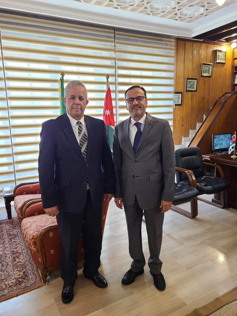 HectorIgarzaC's tweet photo. Reconfortante e instructiva conversación sobre temas bilaterales y regionales con el embajador de Jordania en Argelia, Shaker Omoush. https://t.co/KteP3BN78o