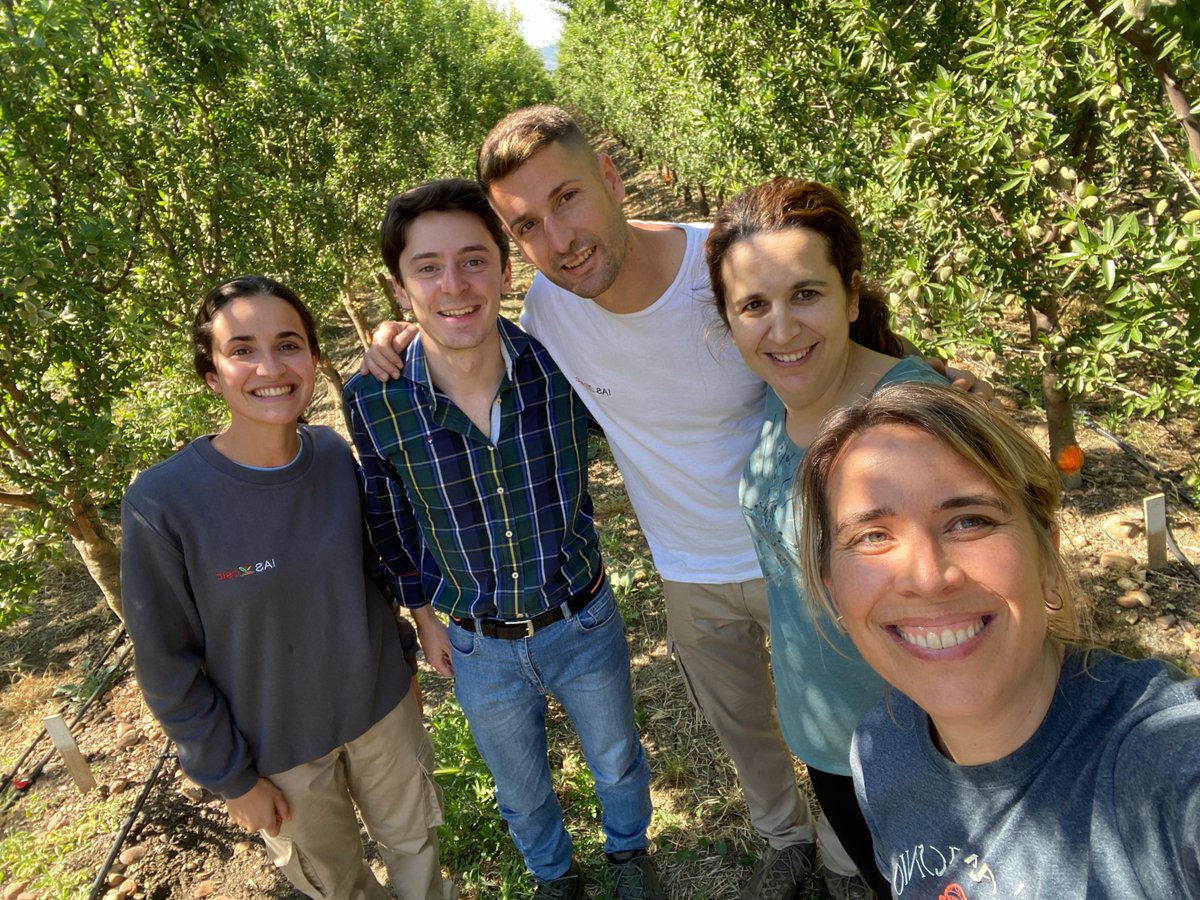 Intensive field campaign of <a href="/IrriSens/">IrriSens-CSIC</a> and <a href="/QuantaLab/">QuantaLab</a> getting started. A nice collaboration with Cortijo La Reina to assess crop water status and irrigation needs of superintensive almond orchards🍃