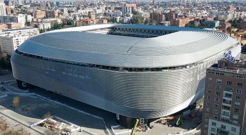 El Santiago Bernabéu contará con mercado gastronómico, una microcervecería de Mahou y un 'skybar' con vistas  #santiagobernabeu europapress.es/economia/notic…