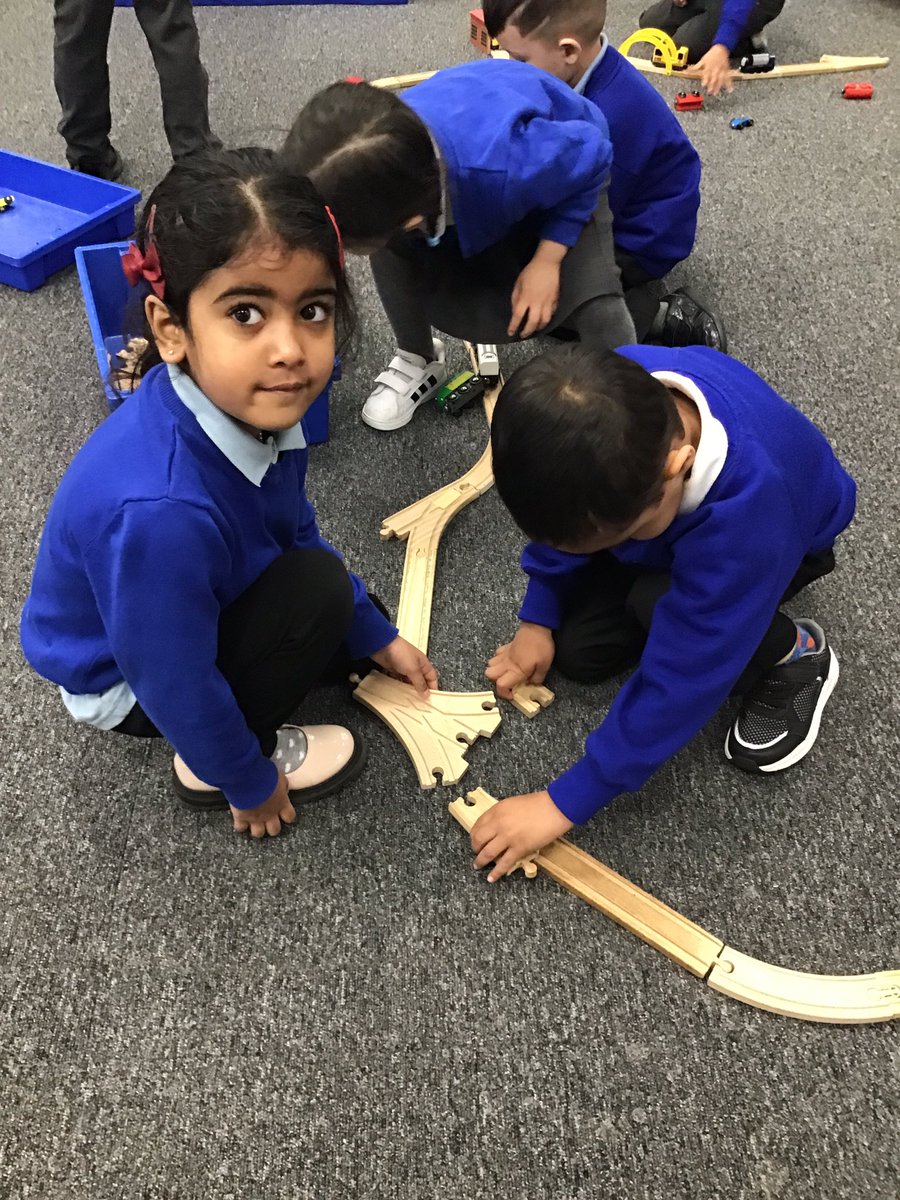 Fosse_TMET's tweet photo. F1 have been working together to build train tracks. #fmeyfs #fmf1 #fmpsed #fmpd https://t.co/gl8kRDSTyt