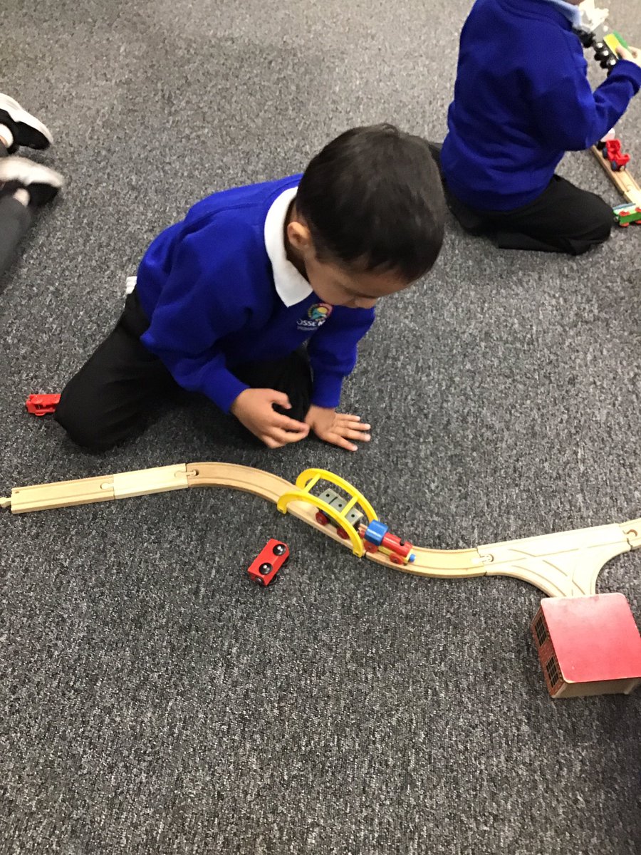 Fosse_TMET's tweet photo. F1 have been working together to build train tracks. #fmeyfs #fmf1 #fmpsed #fmpd https://t.co/gl8kRDSTyt
