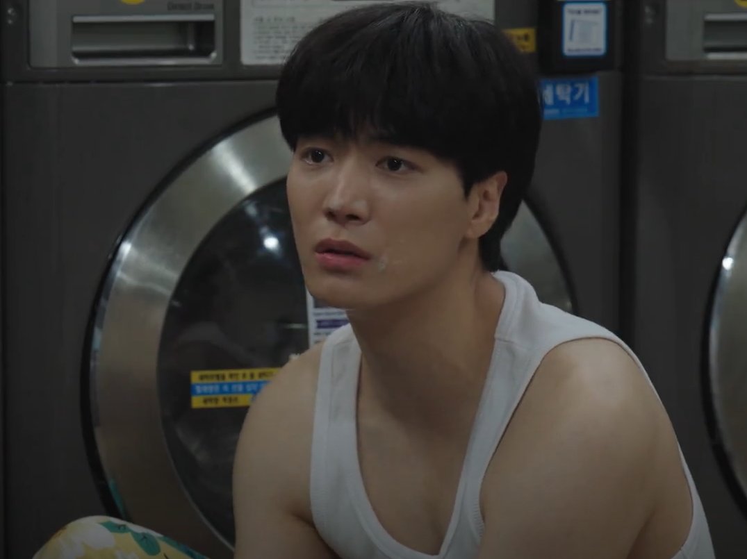 moonglowjh's tweet photo. Mingu could kill the grandpa for messing with his laundry 🤣 but gosh he's so cute! #김종현 #KimJonghyeon #내친구의졸업식 #김민구 #KimMingu #MyFriendsGraduationCeremony https://t.co/SZ5PncibBn