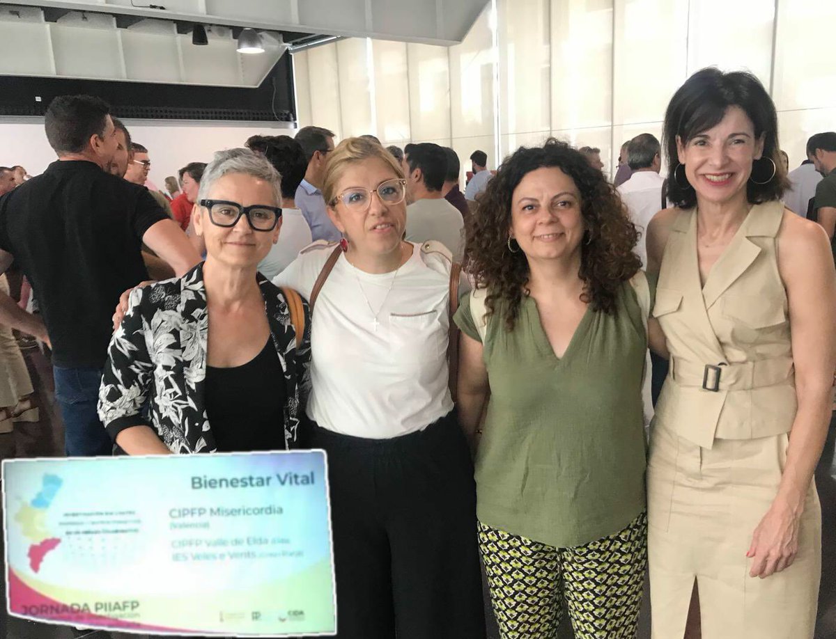 El departamento de SSC del CIPFP Misericordia en la Jornada PIIAFP Proyectos de innovación aplicada. 

Proyecto Bienestar vital (ABR) en las aulas de 2º curso del CF de Atención a Personas en Situación de Dependencia.

El CIDA apostando por la innovación aplicada en el aula.