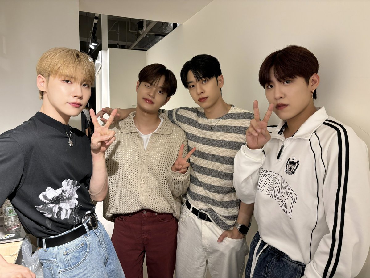 AB6IX_JP's tweet photo. JAPAN 3RD MINI ALBUM『TRAP / GRAB ME -Japanese ver.-』発売記念HMV渋谷店限定イベント終了🩵

アクス(握手)会と全員ショット撮影会いかがでしたか🤗？
今日は沢山のABNEWに会えて嬉しかったです💕
明日はタワーレコード渋谷店で会いましょう❣️

#AB6IX #エイビーシックス 
#GRABME #TRAP https://t.co/y45EJMWl7h
