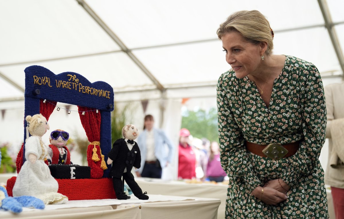 Joined by Alan Titchmarsh and Mary Berry, The Duchess toured the Show’s stalls and was shown a knitted creation of the Royal Variety Performance! 🧶

It was recently announced that The King will take over as Patron of the Society, following in The late Queen’s footsteps.