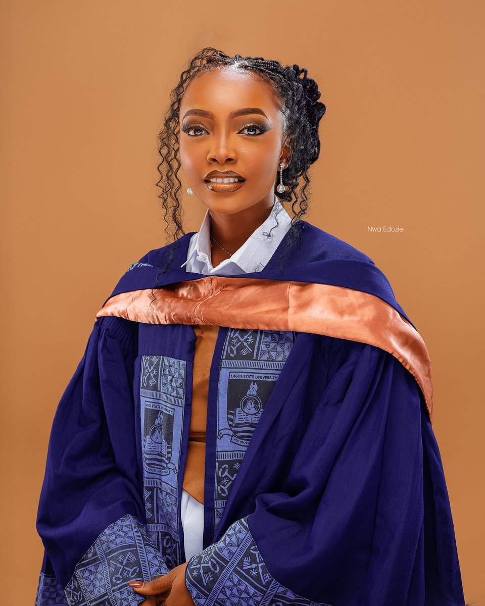 Kezia_Feranmi's tweet photo. "Officially a graduate! 🎓Embarking on the next chapter with a heart full of gratitude and renewed mindset✨🤎
#convocation #Class2023 #newchapter https://t.co/P1AIKw4HYO