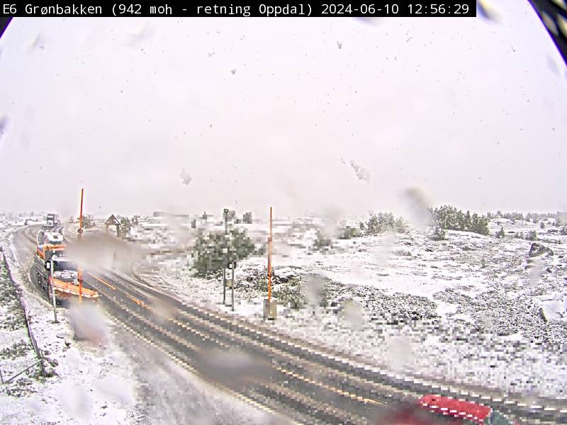 VTSost's tweet image. E6 #Dovrefjell: Brøyting pågår ❄️❄️❄️