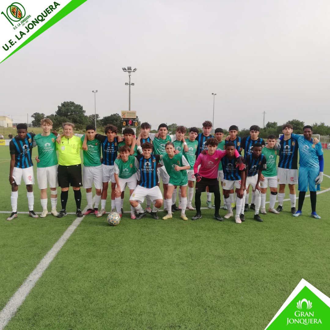 UELaJonquera's tweet photo. 📣🅄.🄴. 🄻🄰 🄹🄾🄽🅀🅄🄴🅁🄰📣

🗣 Dissabte, el col·legiat Cèsar Romero va rebre un emotiu homenatge, en el marc del Memorial Joan de Sousa, en el seu comiat oficial de l'arbitratge. Molta sort en el futur!👏⚽️

🤝 #UELJ100 #futbolcat #2cat1 #verdsiblancs #somjonquera💚⚪👇 https://t.co/YZI9DMV7zZ