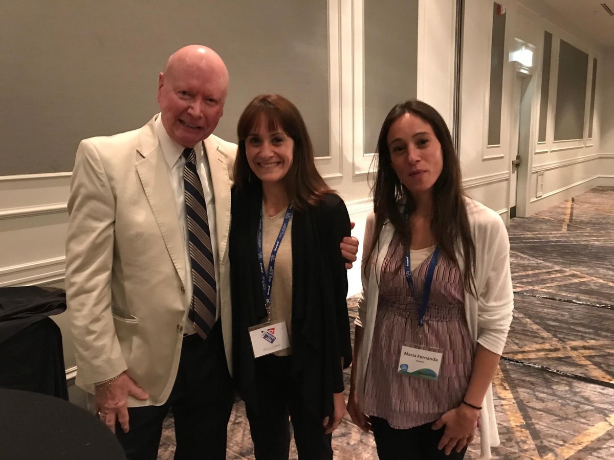 Nuestra cara lo dice todo, Frank Carroll en Nashville, en medio de nuestros Rating Exams de la <a href="/Professional/">professional</a> Skaters Association(PSA)  ⛸

🩷⛸Los grandes nunca mueren 

#FrankCarroll #iceskatingcoach #figureskating #skatinglife