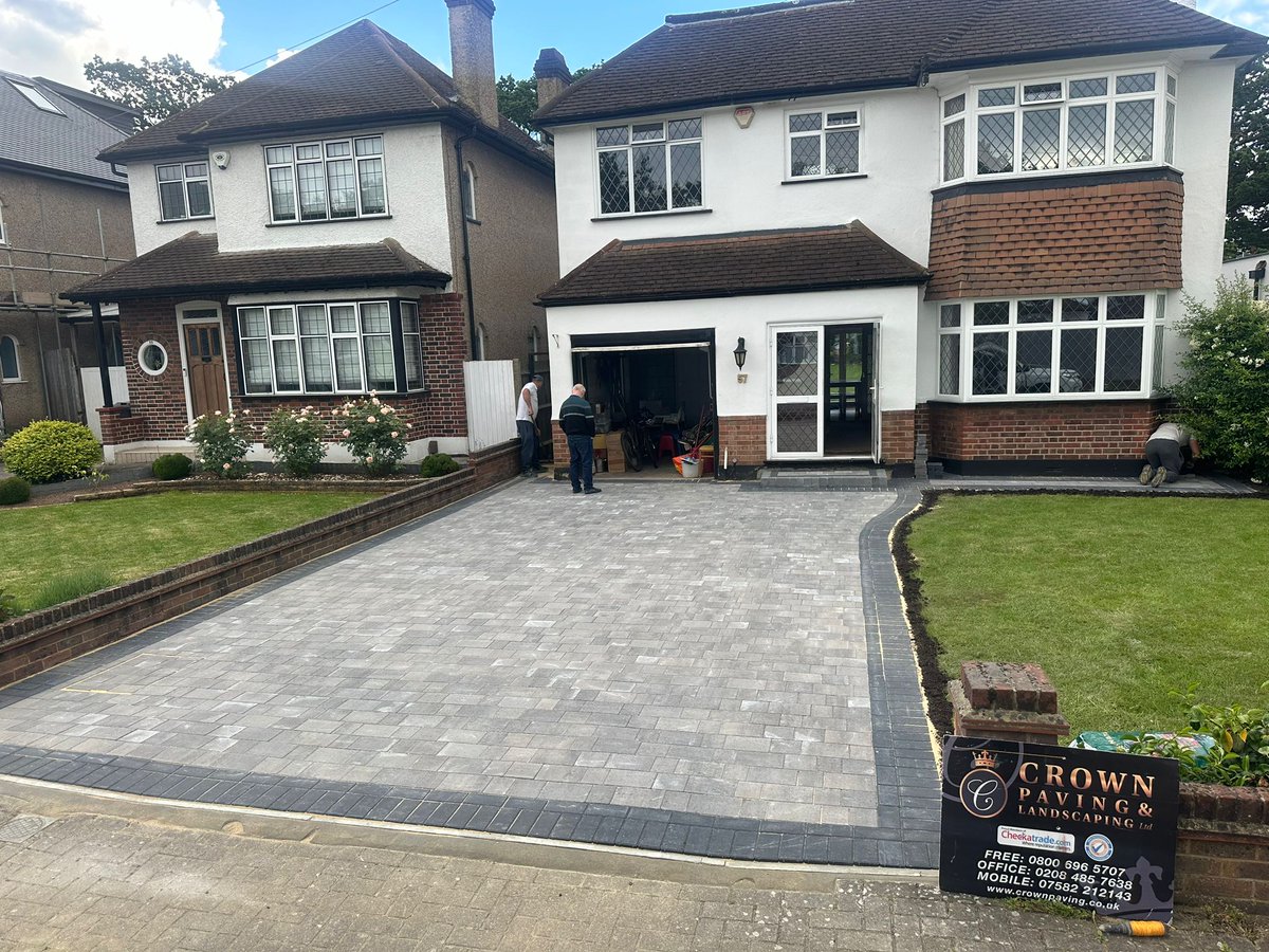 crown_paving's tweet photo. ๐ Would you like the appearance of your property brought up to date with a new blocked paved driveway?โ๏ธ 0208 485 7638 for more information.
#crownpaving #resin #resindriveway #surrey #kent #property #home #driveway #patios #paving #blockpaving #london #southlondon #landscape https://t.co/cmcGAtotWX