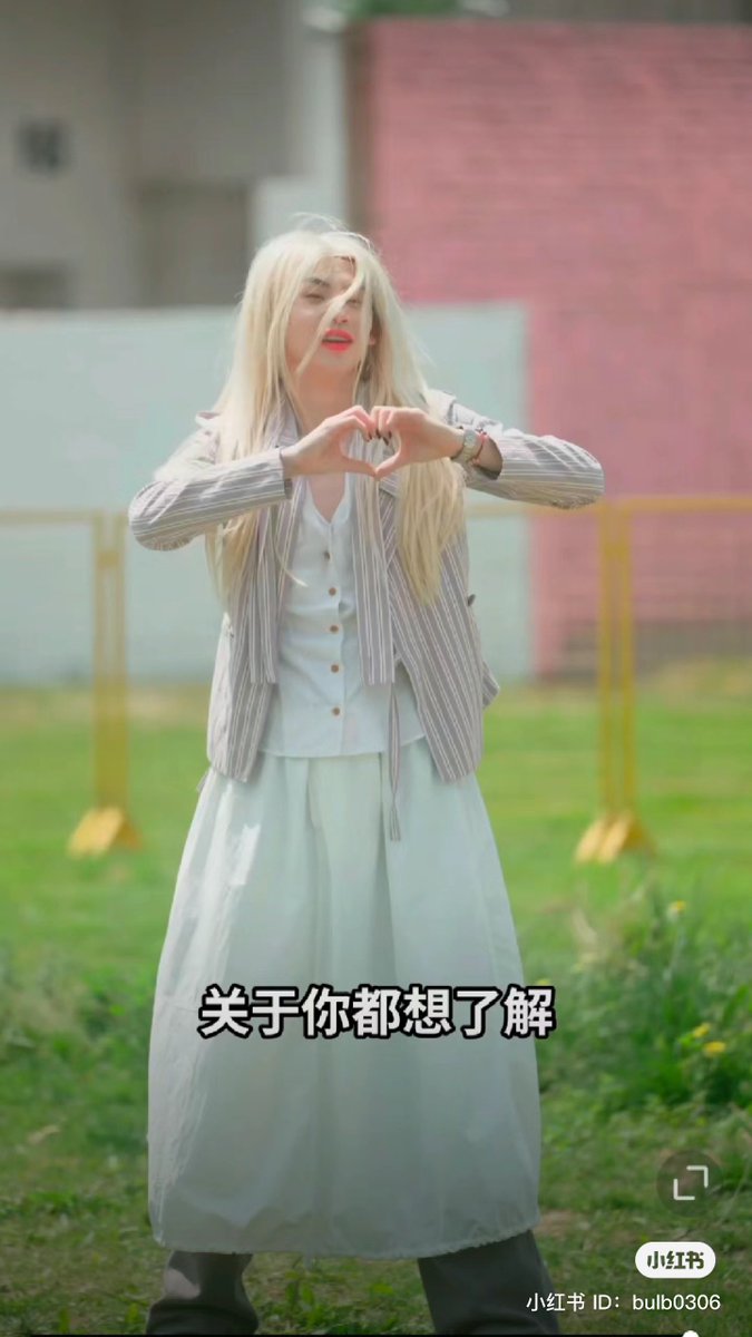 ผมบลอด์นยาว ผิวขาว ปากแดง ถูกต้องมาก5555555555555555555555555555555555555555555555555