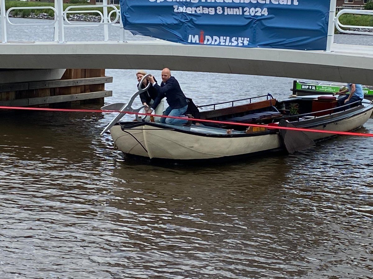 CULwd's tweet photo. 📸 Ter voorbereiding op het debat van het debat ‘Mobiliteitshub Fellingen Middelsee’ was raadslid Hayo Douwstra aanwezig bij de openstelling van de middeseefeart. Deze werd geopend door wethouder Hein de haan en de Dijkgraaf, mevr. Mevr Kroon. https://t.co/L6hv4iqqSY