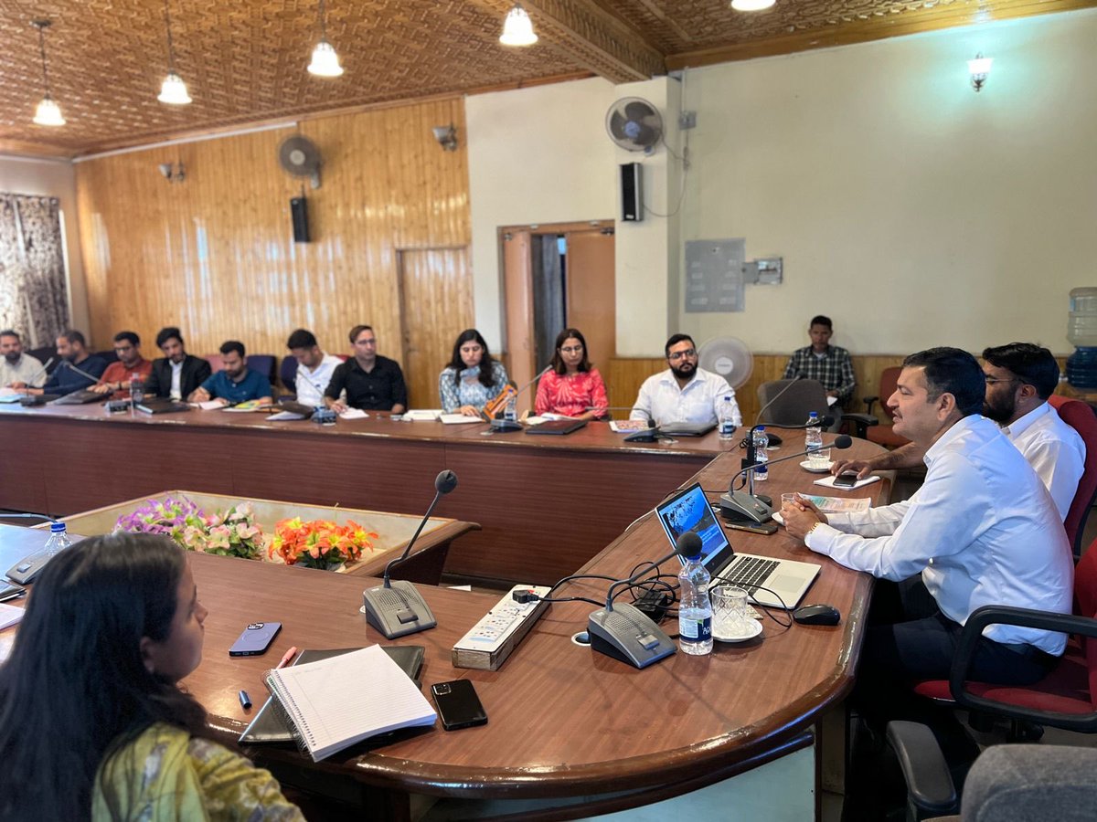 jkrddpr's tweet photo. Sham Lal, Director of #PanchayatiRaj, explored the provisions of the J&K #PanchayatiRajAct & the implementation of #RashtriyaGramSwarajAbhiyan (#RGSA) #OSR #PDI & #GPDP. An enlightening session at the #CapacityBuilding Programme for Junior #JKAS officers (2024 Batch)at JK #IMPARD https://t.co/YCbjOv3mLs