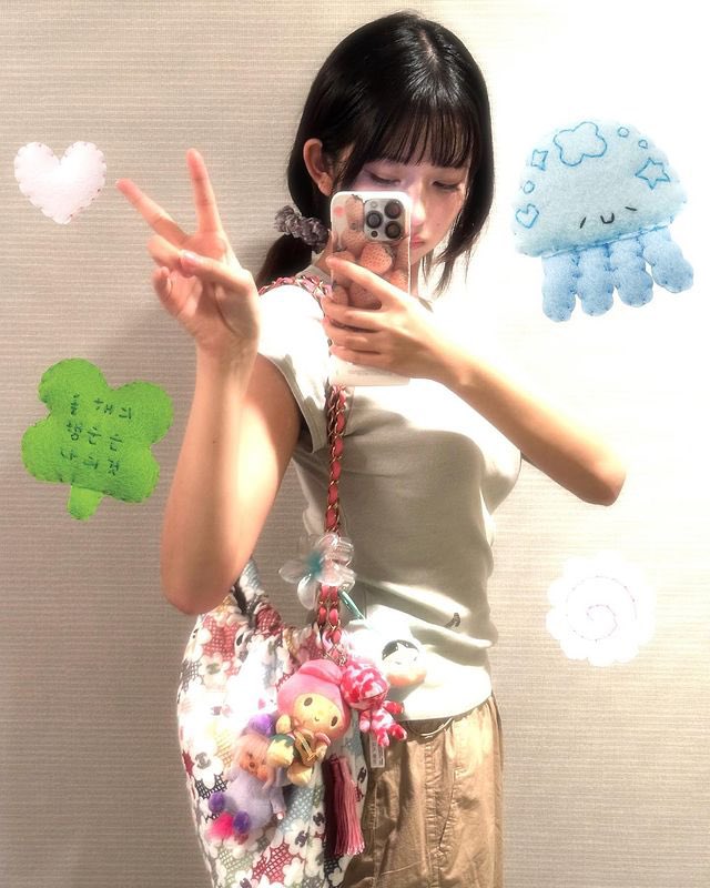 picsnaoirei's tweet photo. let's talk about rei's insta feed again.. ♡ https://t.co/2Z96wnBoC9