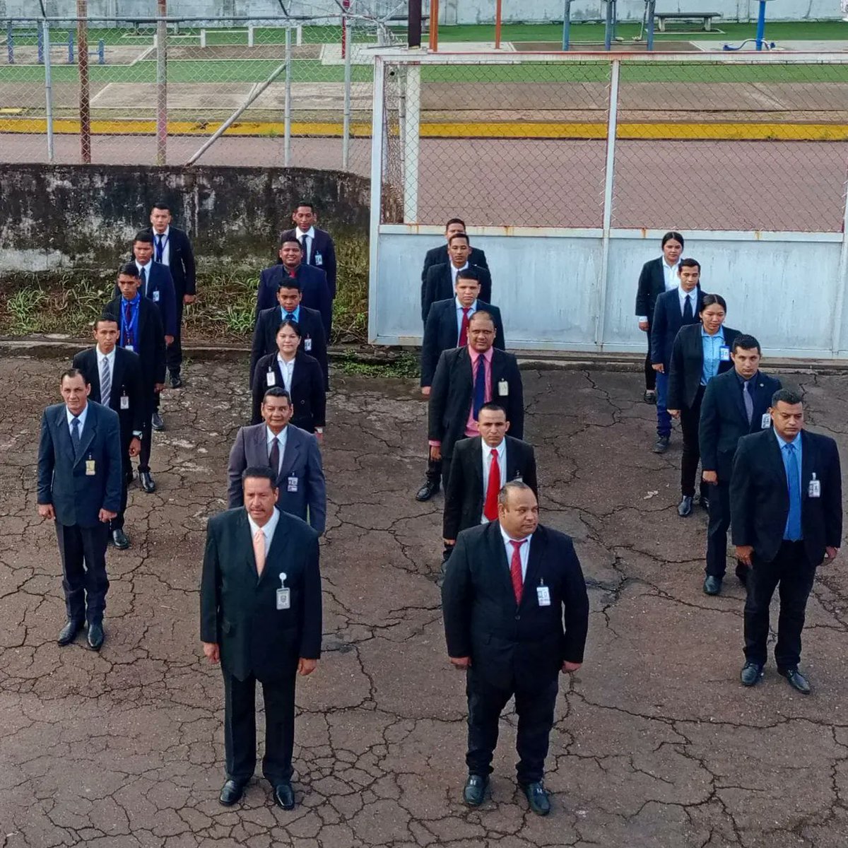 Cicpcamazonas's tweet photo. Entonación de las gloriosas notas del Himno Nacional, Himno del Estado Amazonas y nuestro Himno Institucional, con el izamiento de banderas. https://t.co/ZnVhsrTZX9