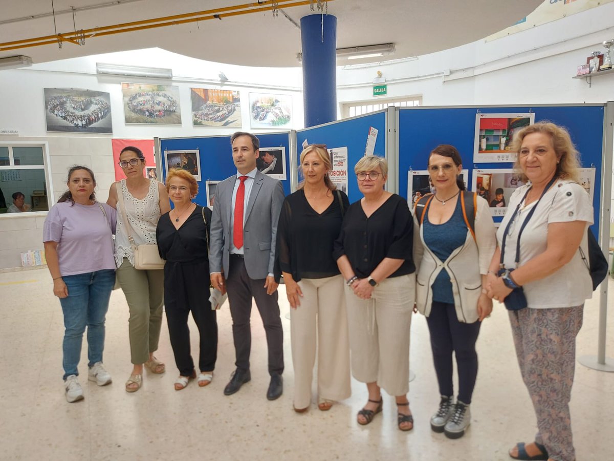 Codapa_and's tweet photo. Ya podéis visitar la exposición de la #EnfermeraEscolar 🛟 en el IES Pablo Neruda, de Huelva, de 9 AM a 7PM

➡️Inaugurado por el Delegado de Desarrollo Educativo Carlos Soriano. https://t.co/kXXN85VUZj