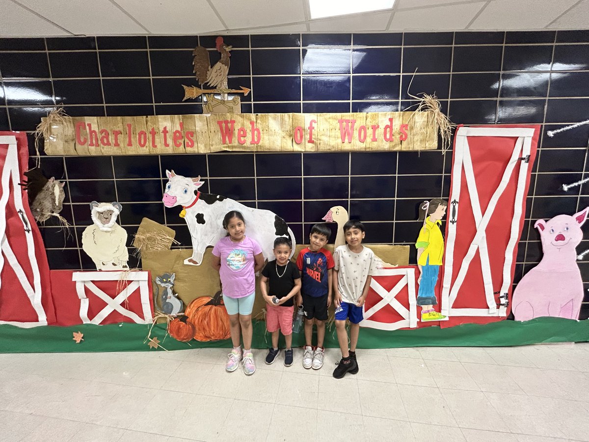 PS28Queens's tweet photo. In order to celebrate our second year of #oneschoolonebook and finishing Charlotte's Web. Families and students came to PS 28 for movie night! @NYC_District24 https://t.co/S10GagP3wZ