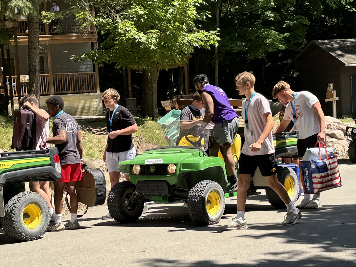 AnkenyHawkFB's tweet photo. Sunday the boys went out to Boone to help move in campers at Camp Heart Connection.  Hope all the campers have a great week. https://t.co/UDlZ3K6EjH