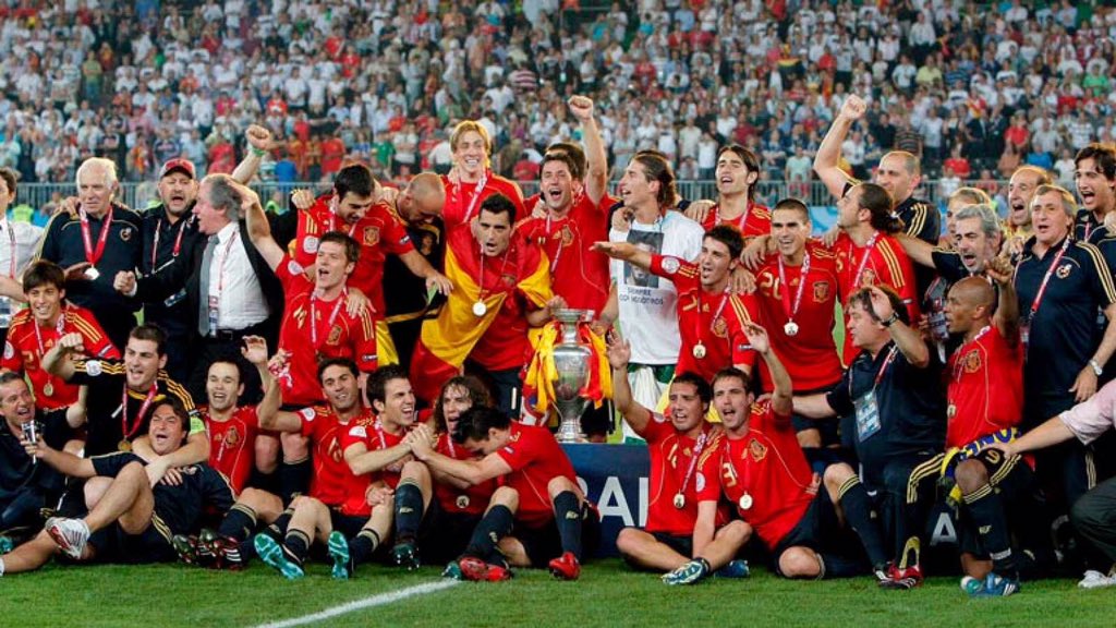 IvaanBlanco26's tweet photo. Esta semana empieza la Eurocopa 2024 en Alemania. 

Y por eso vamos a hacer un hilo recordando los mejores momentos de España entre 2008 y 2012 donde se consiguió Eurocopa, Mundial y Eurocopa.

La mejor Selección de la historia del fútbol 🇪🇦

Abro hilo 🧵 https://t.co/7vImEvcaDw