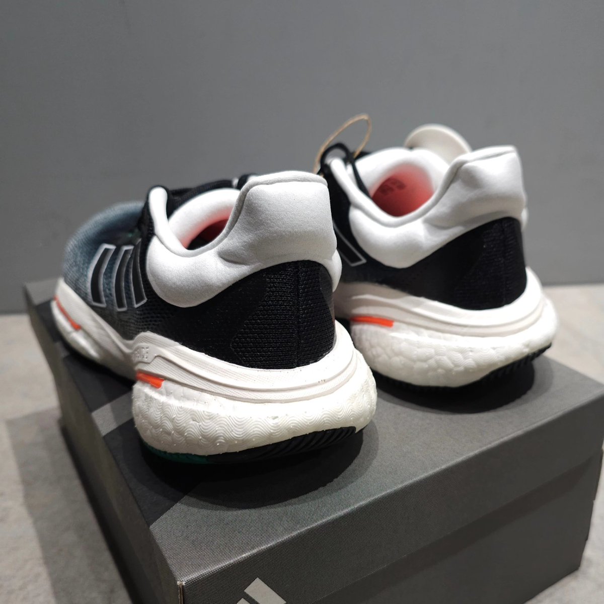 barboxyshop's tweet image. Solarglide 6
#รองเท้าวิ่ง
#solarglide6 

📣โปรโมชั่นถึง 30/6/2024❗

ลดเหลือ 1890฿ รวมส่ง
(ป้ายราคา 5200฿) 

Size 
40.5 /25.5 cm 
41.5 /26 cm 
42 /26.5 cm 
42.5 /27 cm
43.5 /27.5 cm
44 /28 cm
44.5 /28.5cm
46/ 29.5 cm