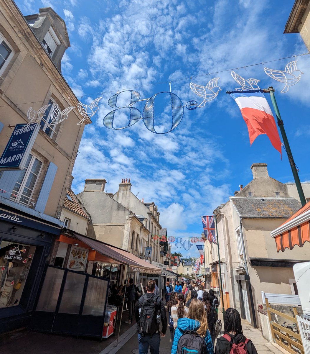 abgacademy's tweet image. The sun has finally joined the Y8 French Trip just in time for chips on the seafront! #dryingout #thankstothehistoryteachers