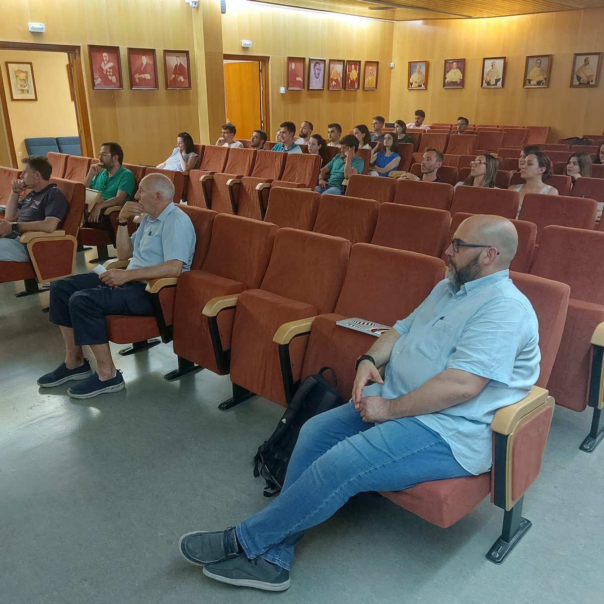 GENUD_Research's tweet photo. Angel Matute Llorente and Alba Gómez Cabello presented a new Project, supported by the Spanish National Research Program, named Rural-Frail, on physical exercise intervention in elderly from rural areas ⚽️🏀⚾️ https://t.co/o1sn8IDzYX