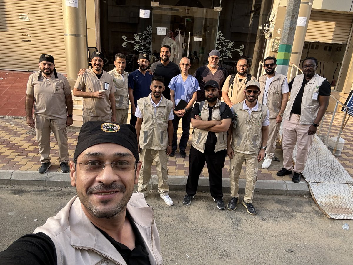 drtahamasri's tweet photo. بكل فخر وامتنان، أشارككم بعض الصور مع لجنة الفريق السعودي للمساندة الطبية في الكوارث #SDMAT خلال موسم حج 1445 هـ. لي الشرف أن أكون جزءًا من هذا الفريق المتميز الذي يعمل بجد لضمان صحة وسلامة الحجاج. #حج1445 #الصحة https://t.co/nYkdQ5dOaq