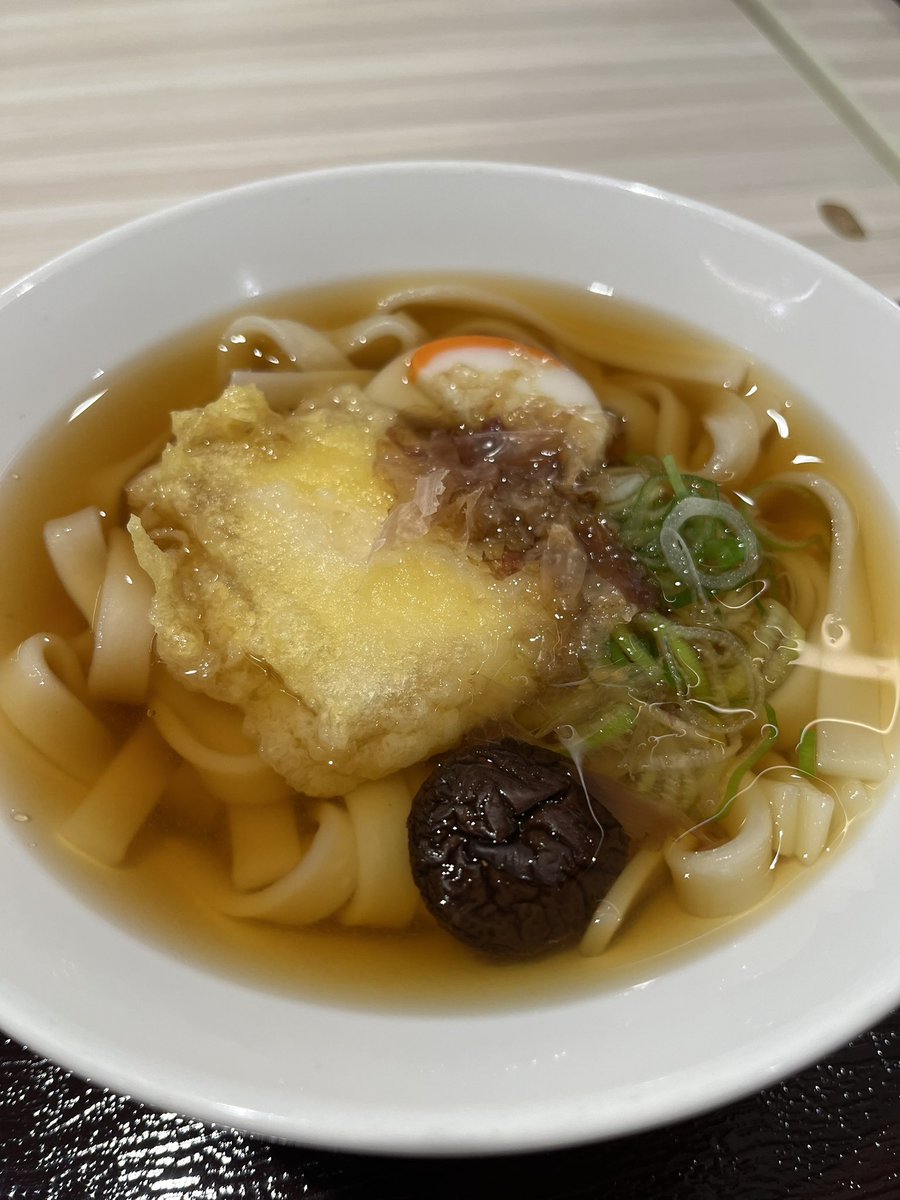 ARIN_Rowlands's tweet photo. @natulax 名古屋に戻って、香りに釣られて夕飯はきしめんでした！

シロノワールは明日だぁ https://t.co/FnKLxcdFyy