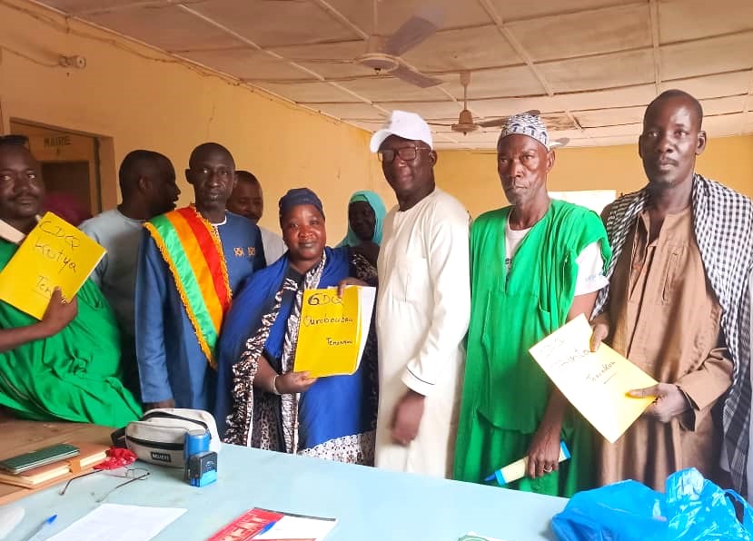 AmprodeSahel's tweet photo. Dans le cadre de la mise en œuvre des activités de la composante 2.3 du PDREAS, l'ONG @AmprodeSahel a procédé à la remise officielle des récépissés aux 5 CDQ et 01 CDC de la commune urbaine de Tenenkou.
#BanqueMondiale
#amprode_sahel
#pdreas https://t.co/2Mhd7V8pup