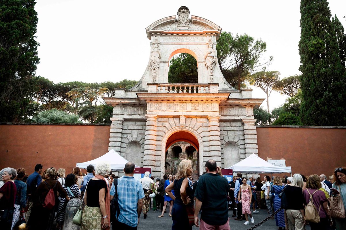 Torna <a href="/LetteratureFest/">Letterature Fest</a>: 𝟕, 𝟗, 𝟏𝟏, 𝟏𝟑 e 𝟏𝟔 𝐥𝐮𝐠𝐥𝐢𝐨 allo 𝐒𝐭𝐚𝐝𝐢𝐨 𝐏𝐚𝐥𝐚𝐭𝐢𝐧𝐨!
“Questa è la Storia. Omaggio a Elsa Morante” è tema, programma curato da 𝐒𝐢𝐦𝐨𝐧𝐚 𝐂𝐢𝐯𝐞𝐬 e il coordinamento artistico di 𝐅𝐚𝐛𝐫𝐢𝐳𝐢𝐨 𝐀𝐫𝐜𝐮𝐫𝐢.
Presto aggiornamenti!