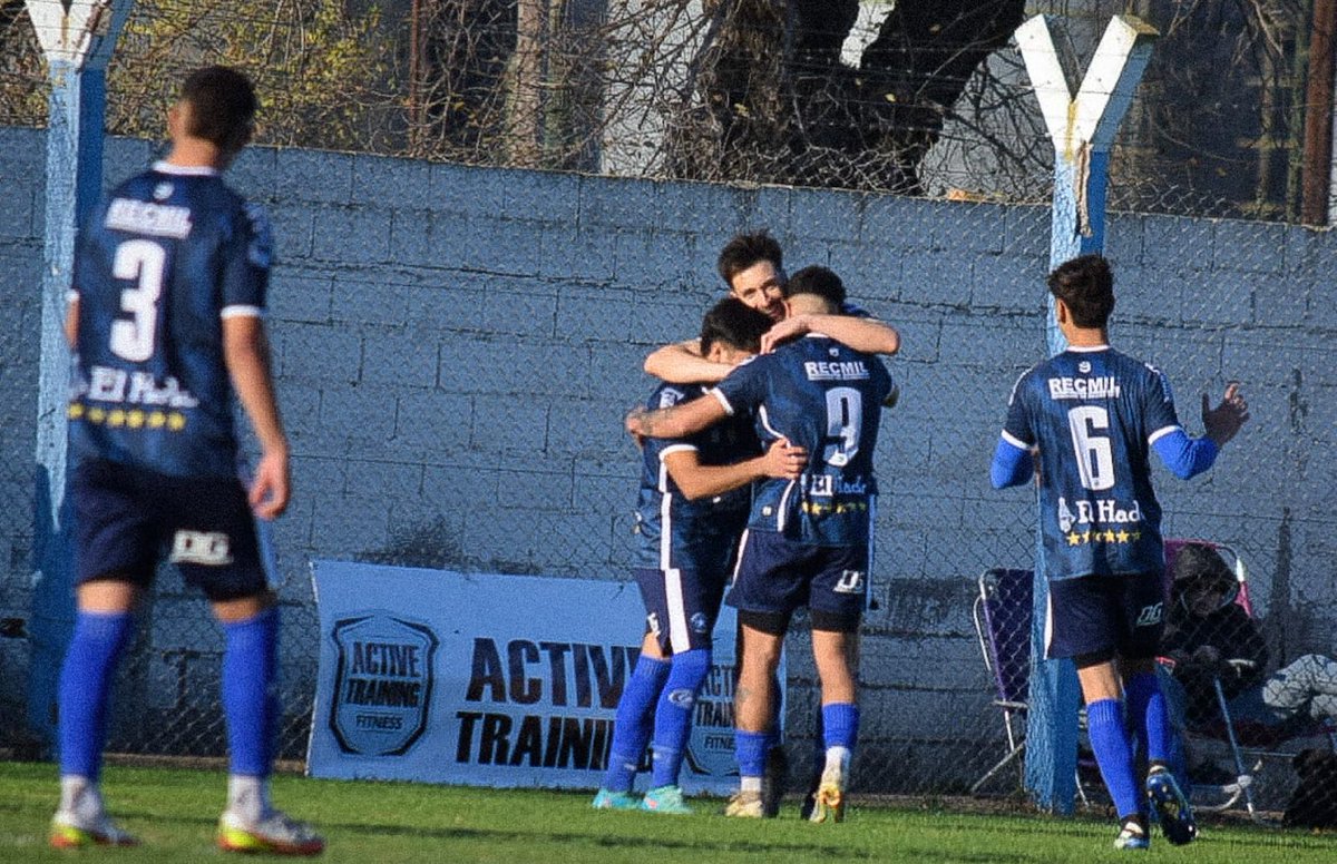 Buen día familia Racinguista🇸🇴 | 📷Imágenes de la victoria 3-1 🆚 Atlético Huanguelén 

#VAMOSRACING👊💙 #SomosCarhué