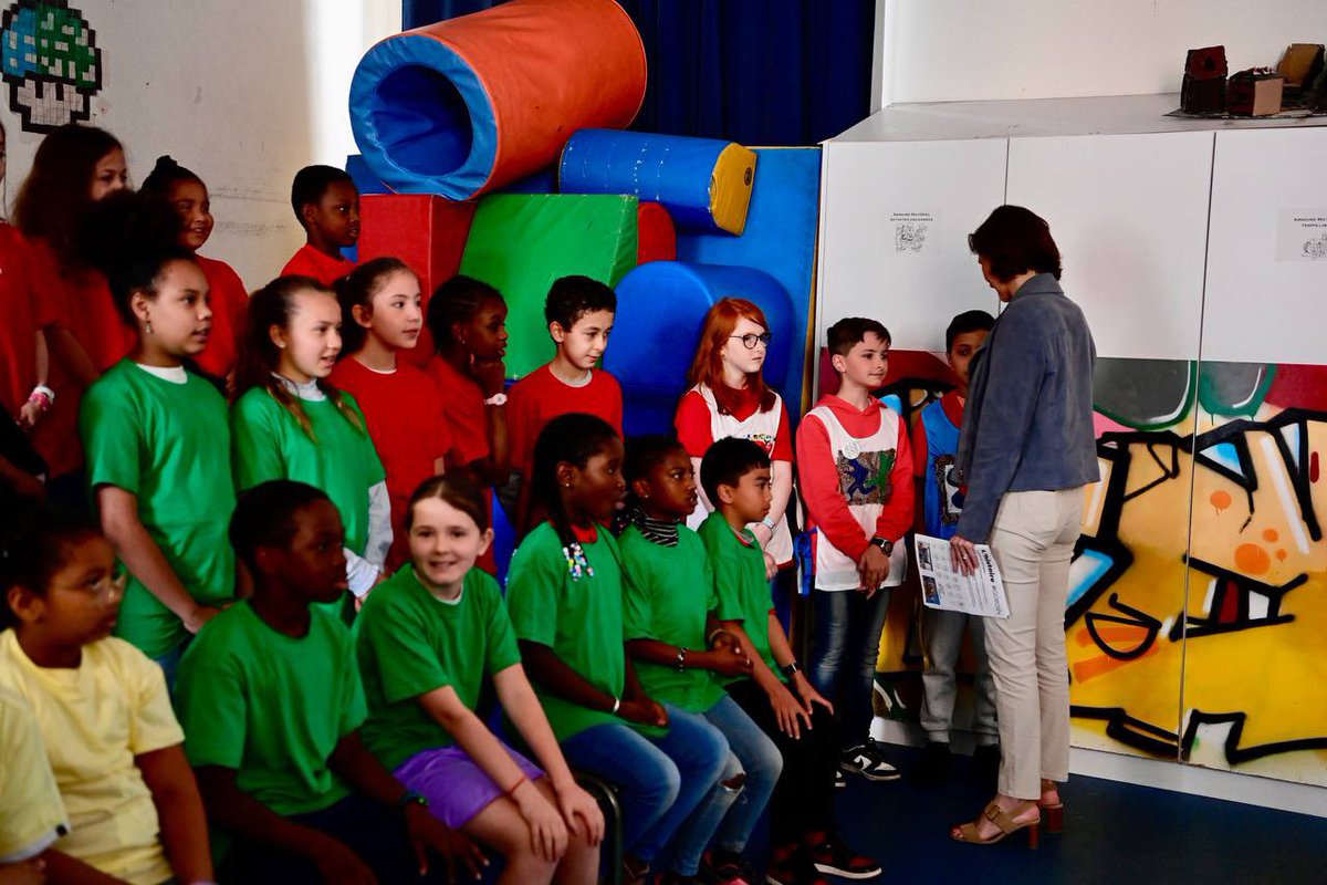 AOC1978's tweet photo. À l’école des Épinettes, grâce aux élèves et à la communauté éducative, les valeurs de l’olympisme et du paralympisme rayonnent : un musée, des créations artistiques, des images, un état d’esprit. 

Des Jeux qui inspirent.
Des Jeux qui rassemblent. 
Des Jeux qui rendent la France fière d’elle-même, aux yeux du monde entier. 

C’est l’exigence qui nous porte. Pour le pays et sa jeunesse.