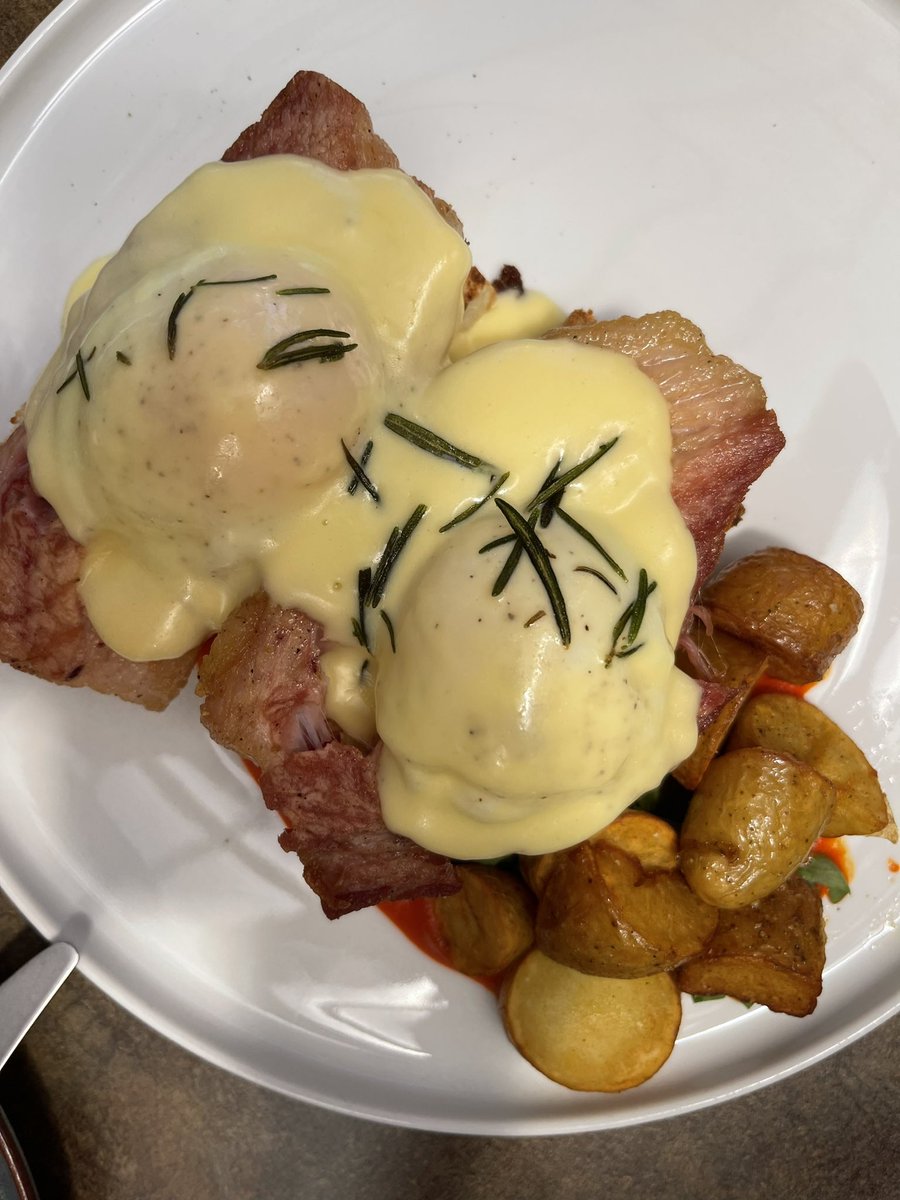 Julieroy2015's tweet photo. So much good food this trip 
But I have to say the pork belly benedict at @themathesonhbg is #TopChef worthy https://t.co/dnUpIpeJAb