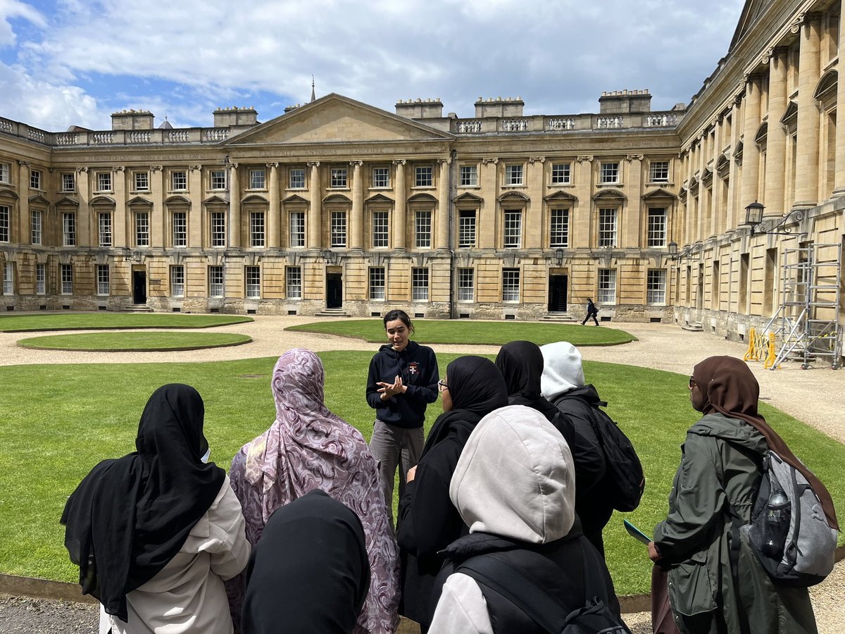 AMA6thForm's tweet image. Superb tour of Christ Church from @KebleOutreach . Superb tour of the campus and history of the college which our students loved. #keepoffthegrass