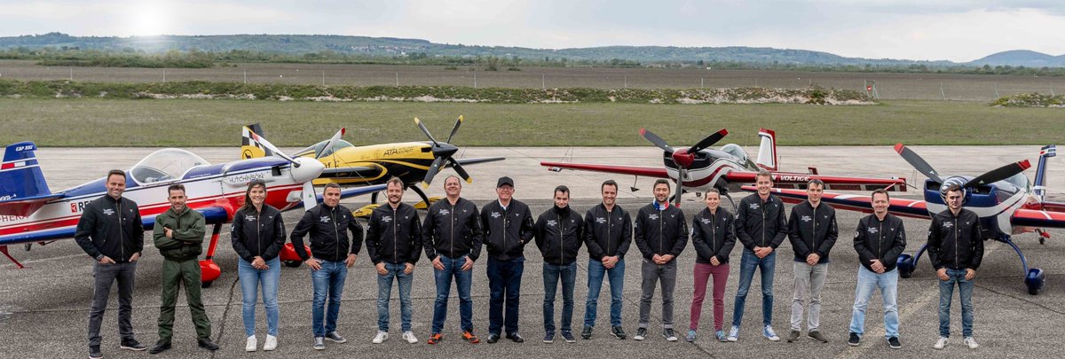 SportVichy's tweet image. [#Voltige] 🛩 Du 10 au 14 juin, l'aérodrome de Vichy-Charmeil accueille en stage l'équipe de France de voltige "Unlimited". L'occasion pour vous, habitants, de lever les yeux pour observer leur préparation et ce spectacle à ciel ouvert. 🛩