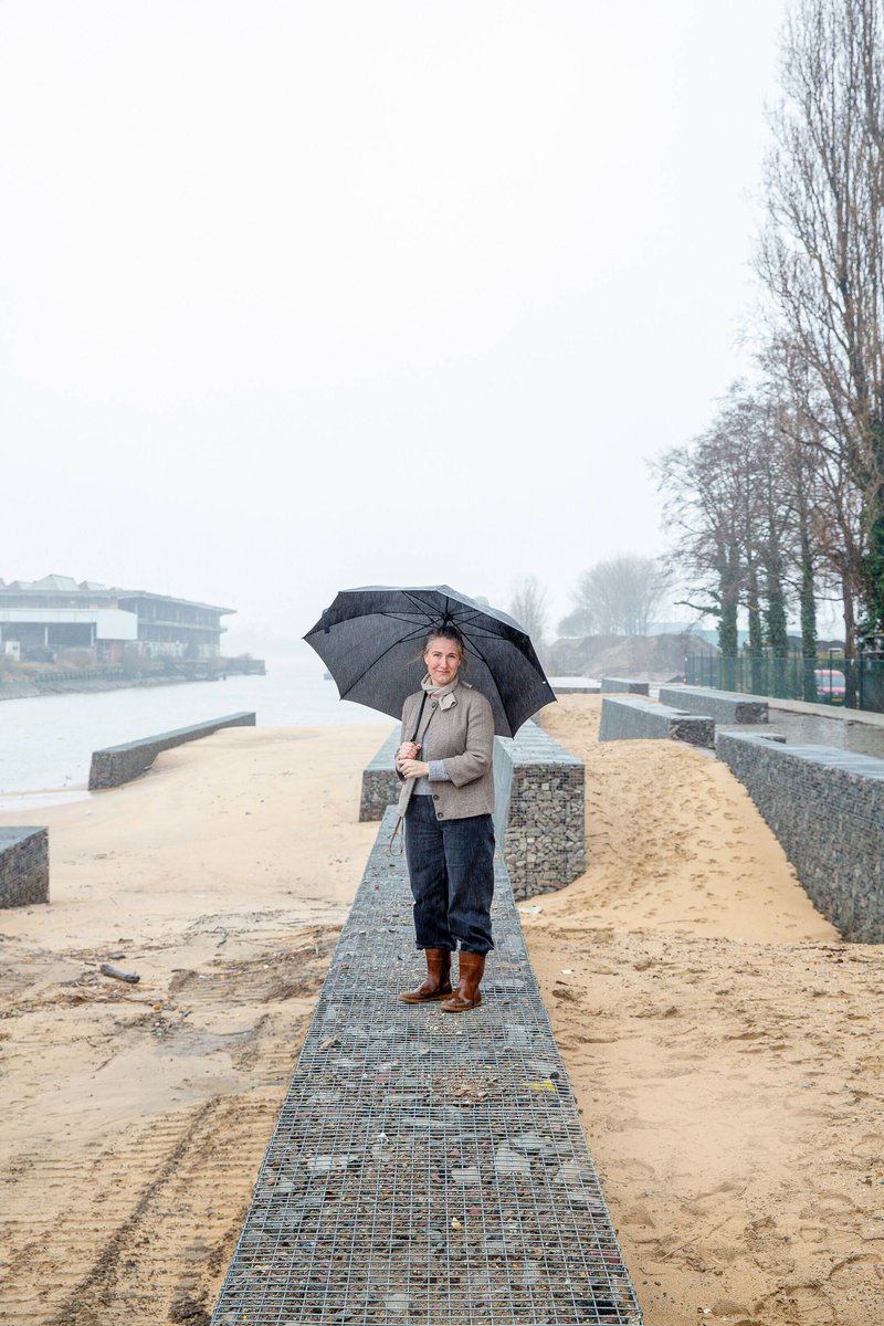 ‘Ik houd van de rivier en haar getijden.’ Marit Janse van De Urbanisten over het getijdenpark in de Keilehaven: ‘Tijdens vloed staat het park deels onder water, zodat vissen en andere waterdieren hier vrij spel hebben.’ Lees verder 👉 publications.portofrotterdam.com/havenkrant61/i…