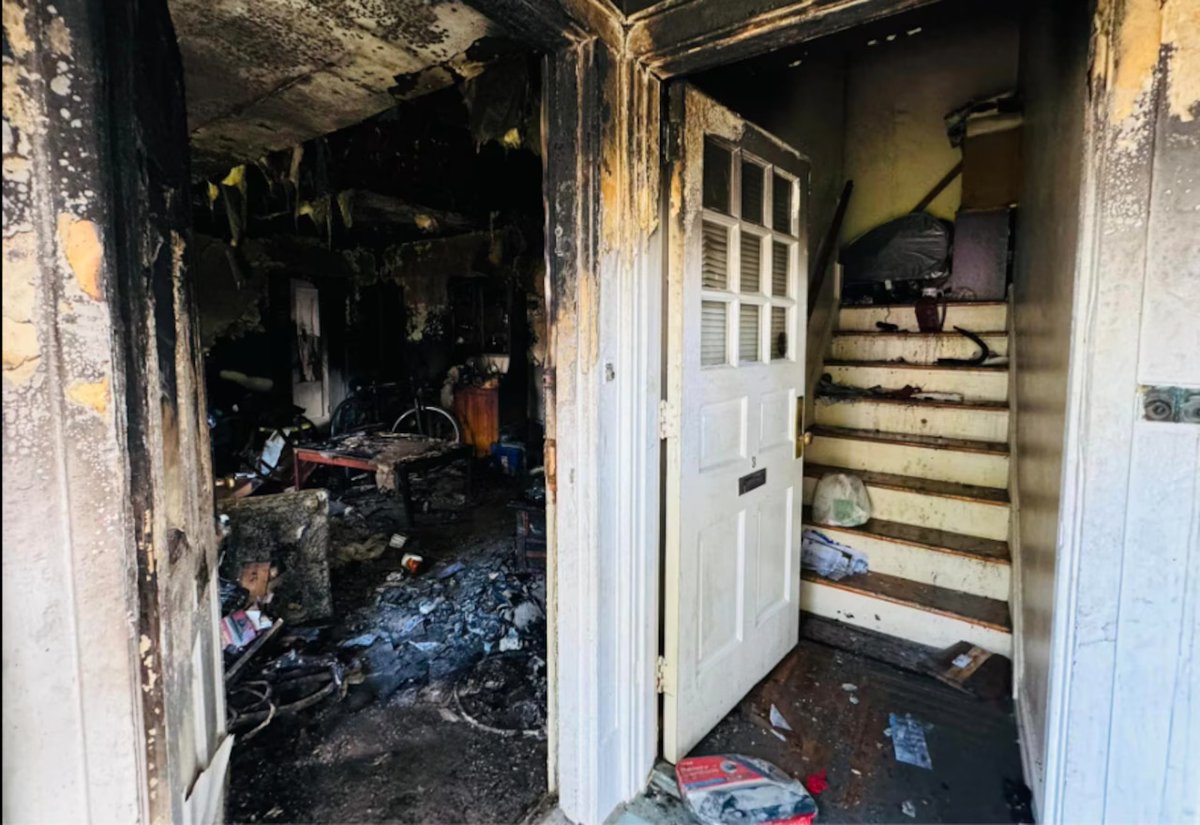CommonVoices1's tweet photo. #MetuchenNJ-Apt #Fire results in injuries, 20 displaced. FD found heavy smoke & fire from 2 flrs & multiple sides of building. #fireisfast #firesprinkers are faster-build w/them! #nomore https://t.co/t2fFZ2qzAX https://t.co/7rY4DNfvx1