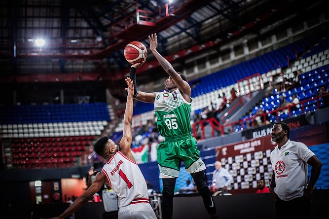 MagazineJimbere's tweet photo. âčđŸ Ndayizeye Orneil, pivot #burundi-ais et champion 2021 de l'#ACBAB (Association des Clubs de Basketball Amateur de Bujumbura) avec #KernBbc est en pourparler avec @DynamoBbc et pourrait s'engager avec ce dernier
đ De plus, les joueurs prĂȘtĂ©s aux pays de la sous-rĂ©gion comme Guibert Nijimbere vont faire leur retour au sein du club champion lors de la seconde phase du championnat #Elite8
đ„ Autre club prĂ©sent sur le marchĂ© des transferts est #TigersBbc, qui a officialisĂ© le recrutement de 5 joueurs en provenance de l'#Ouganda (Jimmy Enabu, James Okello), et #RDC (Mbuku Messie, Chris Omanye, Jordan Mbaki)
#Youth #JimbereSports