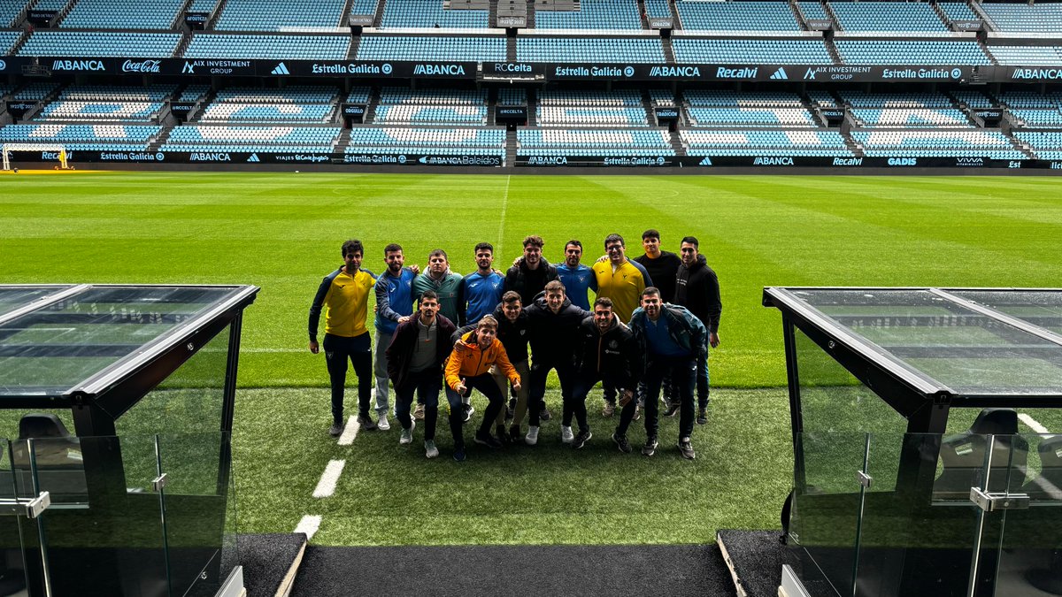 UCAM_Sports_Uni's tweet photo. 🚌 ¡Volvemos a salir de viaje! Esta vez, el Máster en Preparación Física y Readaptación Deportiva en Fútbol hace un recorrido por todas las instalaciones del  @RCDeportivo y del @RCCelta. Además, recibieron charlas de los expertos de estos equipos.  
ℹ️: https://t.co/eZpnepbGxp https://t.co/vRFol8MXcb