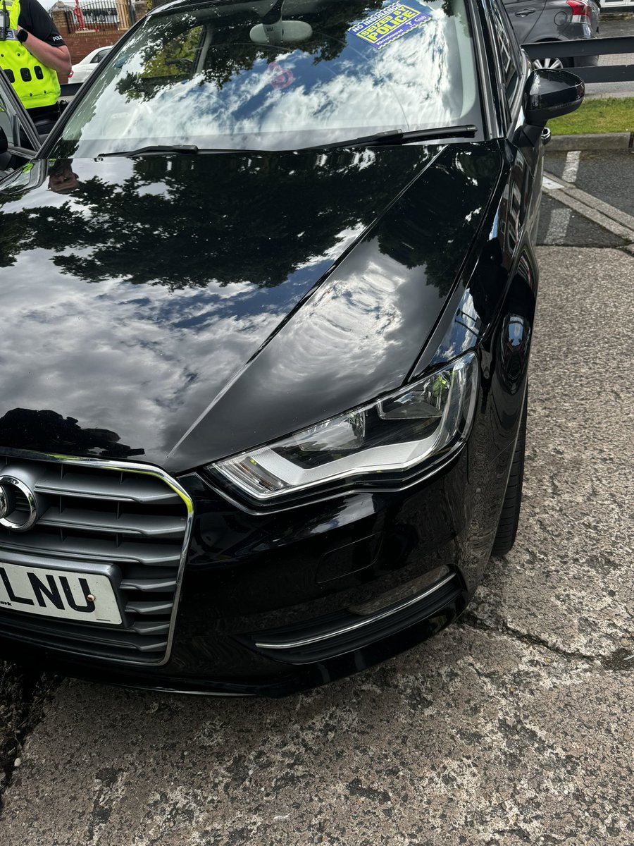 GuardianWMP's tweet photo. Driver of this vehicle tried to pull wool over officers stating he had insurance, he was trying to put insurance on the vehicle whilst officers were talking to him. #getinsurancebeforeyoudrive
#offtothepound
#sezuire https://t.co/c4QFMPNdFK