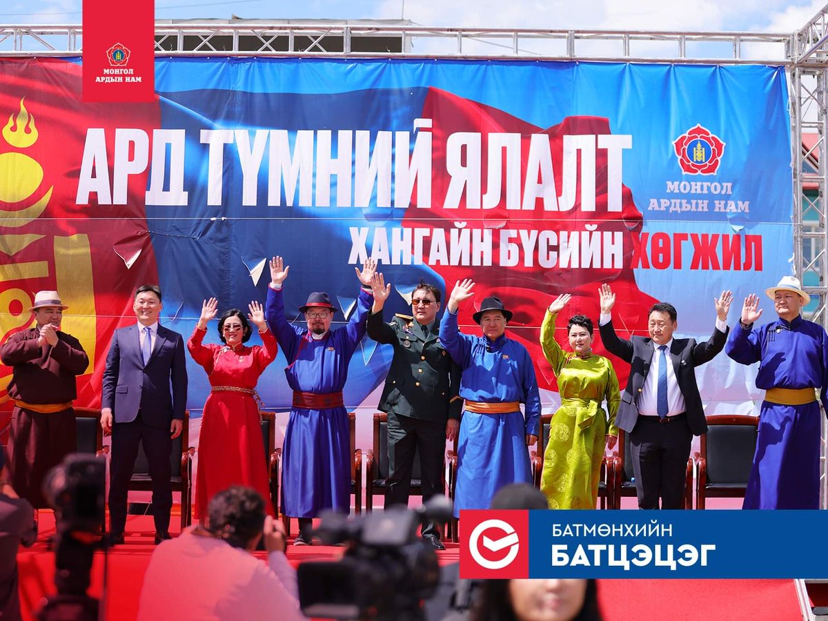 BattsetsegBatm2's tweet photo. УИХ-ын сонгуулийн 1 дүгээр тойрог, Хангайн бүсэд өрсөлдөх нэр дэвшигчийн үнэмлэхээ хүлээн авч, өнөөдөр сонгуулийн сурталчилгаагаа эхлүүлж байна. 
Улс төрийн сонгуульд шударгаар өрсөлдөхийн үлгэр жишээг алхам бүр, үг бүр, үйлдэл бүрээрээ нотлон харуулахын төлөө хэлбэрэлтгүй зүтгэнэ. #ХангайнБүс

#Архангай
#Өвөрхангай
#Баянхонгор