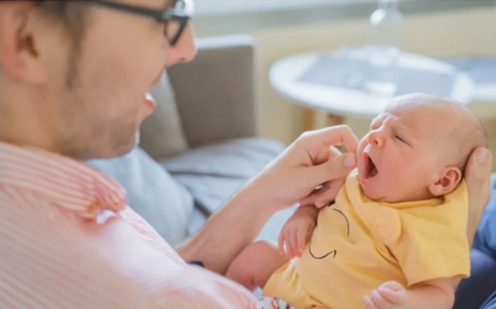 Universal Father’s Week – 17-23 June 2024
This week is a good time to say 'well done' to all those hardworking dads! But if you're a new dad and struggling to cope with a crying baby, it’s okay to ask for help. Talk to other dads, Health Visitor or GP.
<a href="/JaneScatt/">Jane Scattergood QN HonMFPH RN</a> <a href="/kennygibsonnhs/">#HelloMyNameIs Kenny MBE, RN, QICN</a>