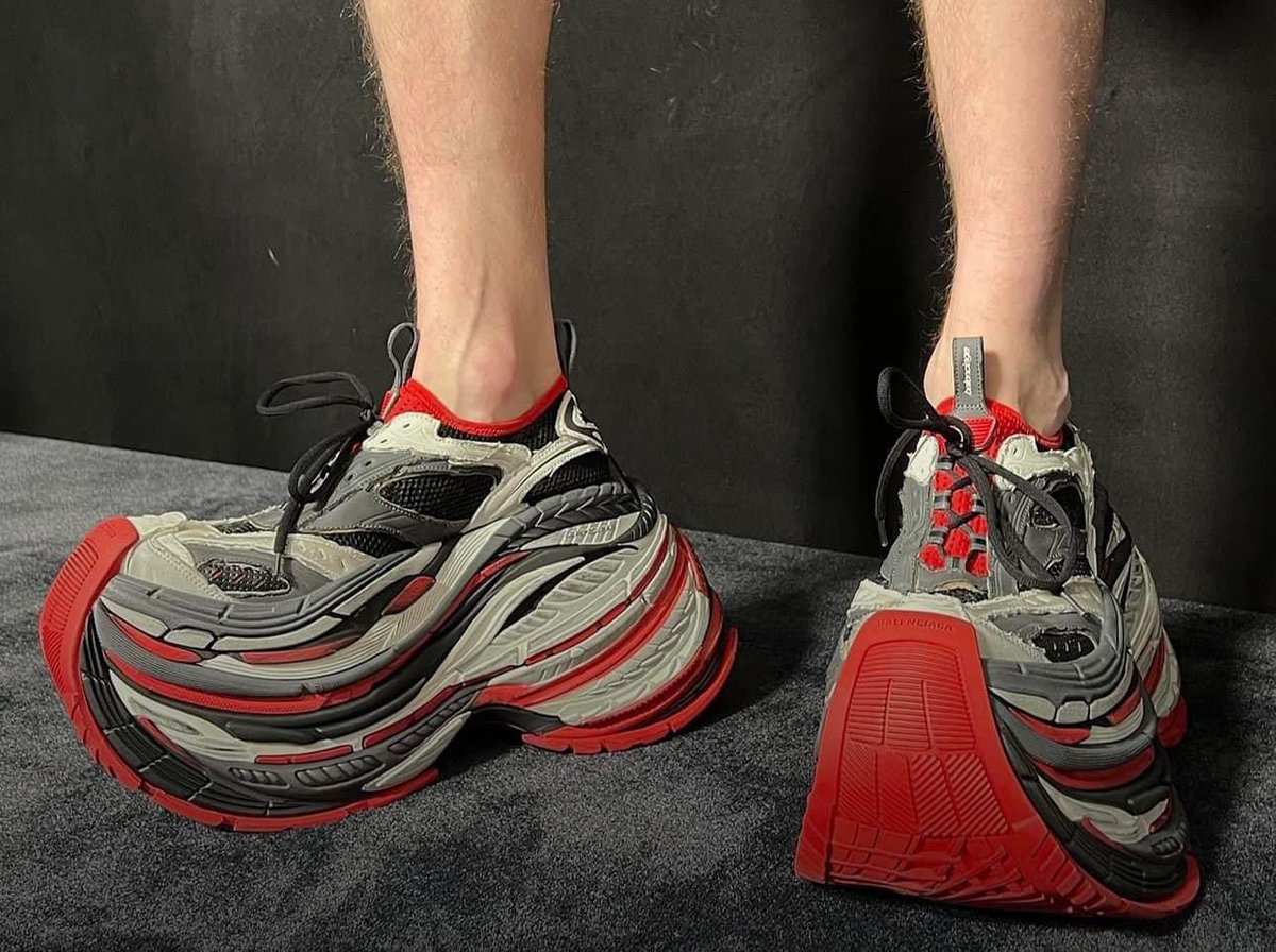 htv93's tweet photo. Balansyaga prezante yon nouvo pè tenis sou mache a ki ap koute 1300 $. #Htv93 #HtvJuin2024 https://t.co/07AhpnroY5