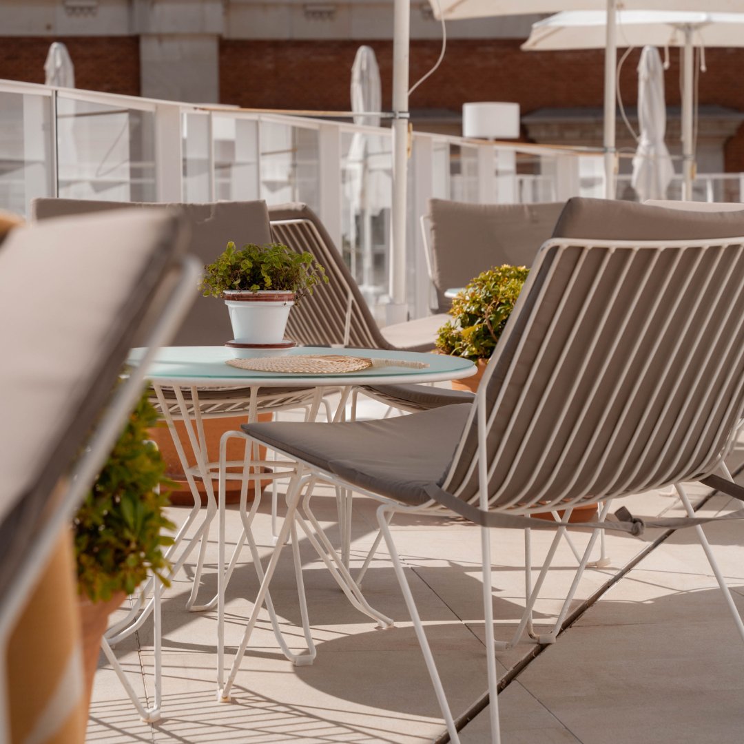 Soak up the sun on our terrace and take a refreshing dip in our pool! ☀️🏊‍♂️

#SpringGetaway #HistoricHotel #HotelPosadaDelLucero
--

¡Toma el sol en nuestra terraza y aprovecha para darte un chapuzón en nuestra piscina! ☀️🏊‍♂️

#SevillaEnPrimavera #Hotelesconencanto #IMGhoteles